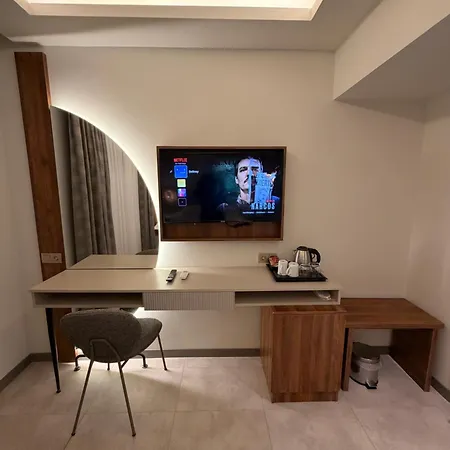 Ida فندق